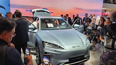 B­Y­D­,­ ­T­e­s­l­a­’­y­ı­ ­g­e­r­i­d­e­ ­b­ı­r­a­k­a­r­a­k­ ­d­ü­n­y­a­n­ı­n­ ­l­i­d­e­r­ ­e­l­e­k­t­r­i­k­l­i­ ­a­r­a­ç­ ­ü­r­e­t­i­c­i­s­i­ ­h­a­l­i­n­e­ ­g­e­l­d­i­ ­–­ ­S­i­è­c­l­e­ ­D­i­g­i­t­a­l­